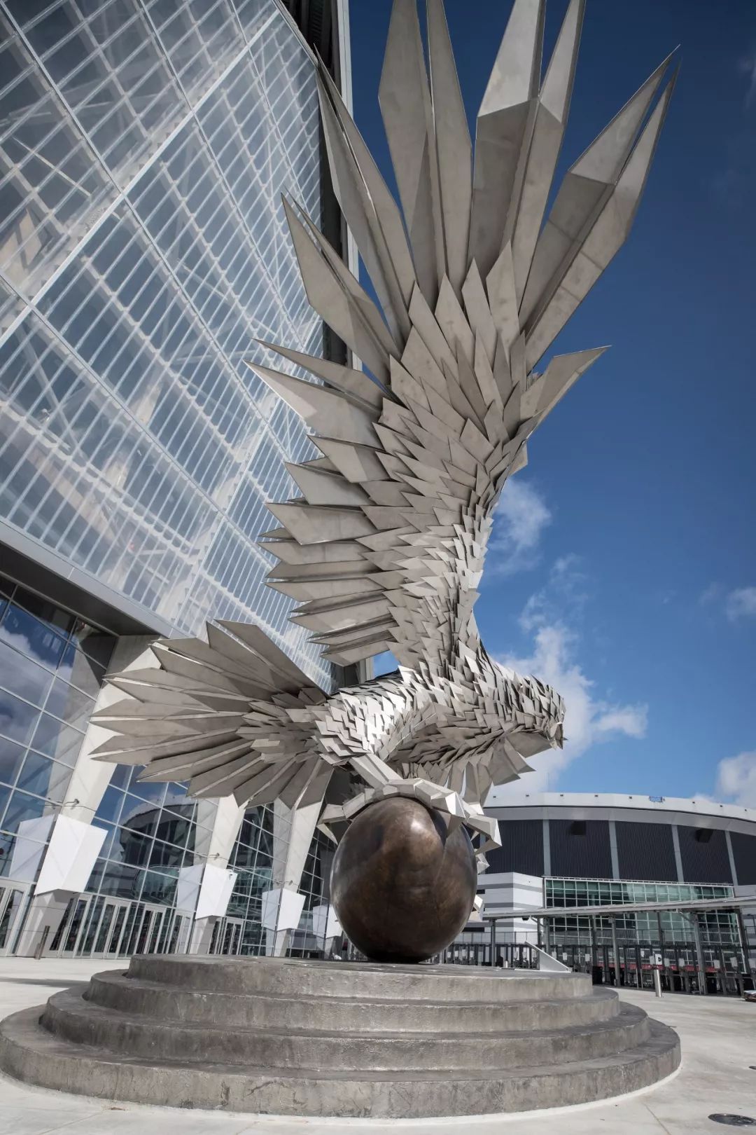 为什么奔驰要造体育场,奔驰投资15亿体育馆