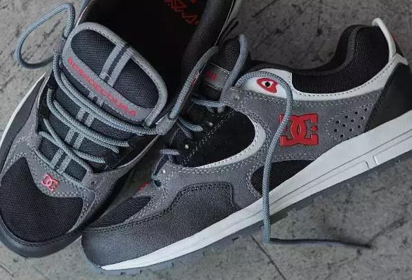 滑板鞋有没有轮子,滑板鞋vans配什么裤子