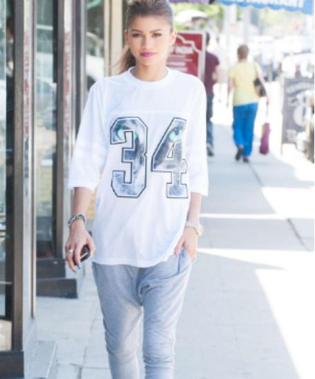 无论她是不是迪士尼的小公主，她的衣柜真是让人羡慕，太时髦了