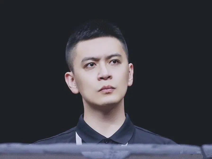 193cm体坛第一帅哥爆红，颜值惊艳：他要出道，男明星就哭吧