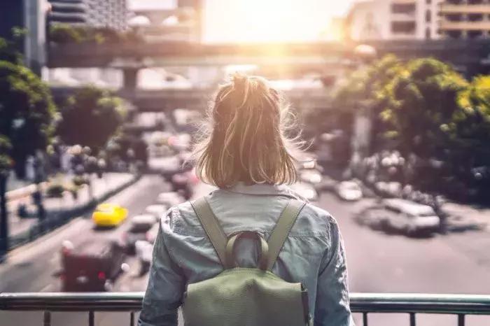 “园艺疗法”治愈抑郁症女孩，与植物对话可舒缓情绪，感知自我