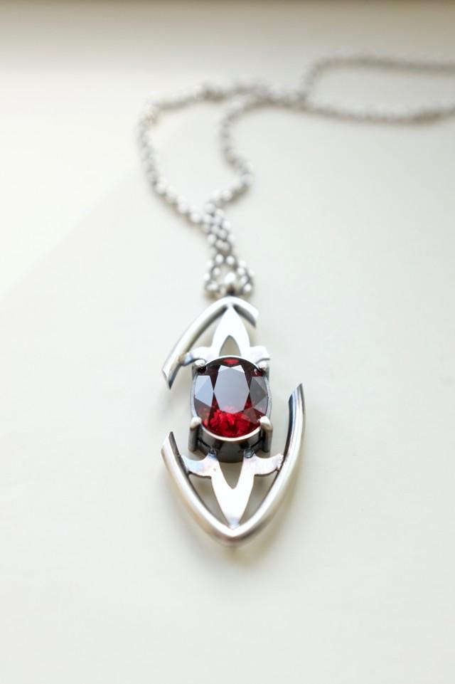 石榴石属于什么档次的宝石类型,石榴石最顶级的叫什么