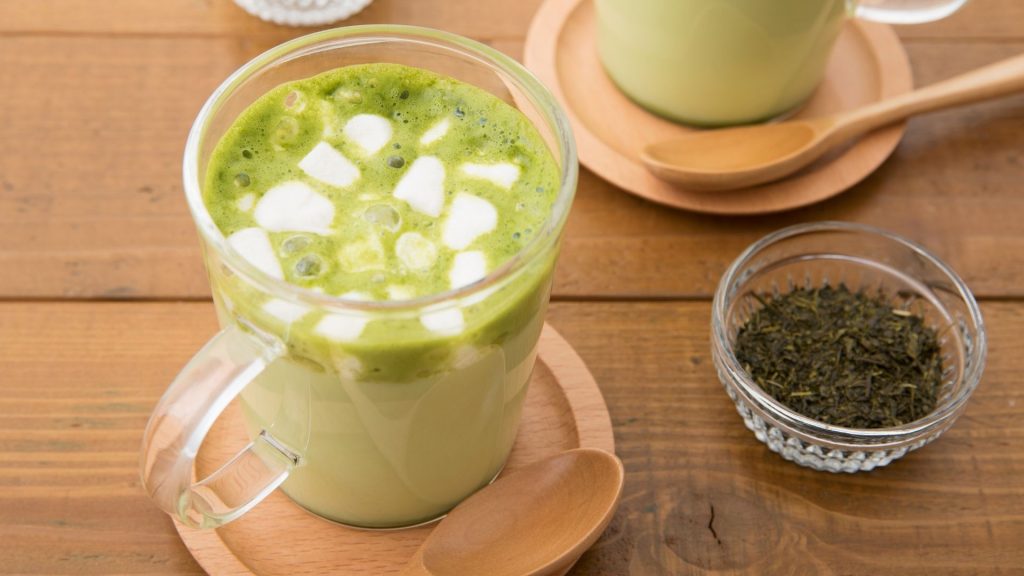 中国邮政跨界卖奶茶，“养生”标签能否避开行业内卷风暴？