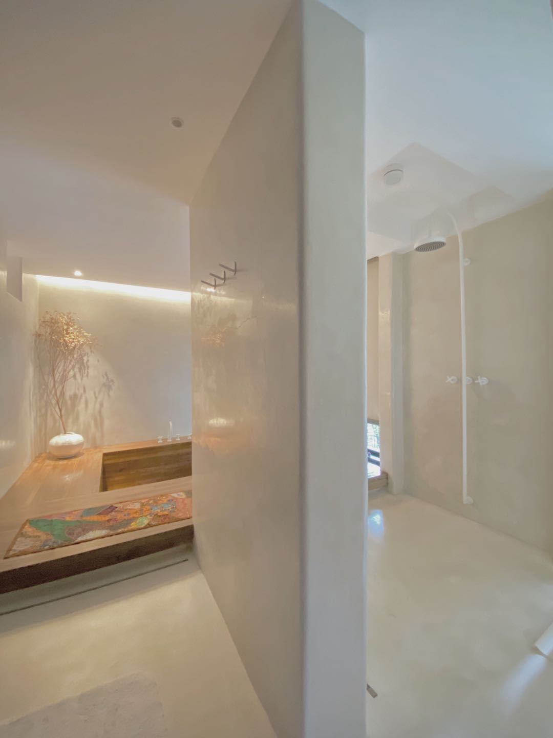 这对夫妇的家，用上海老洋房的地板铺浴缸，用石英砂做“茅厕”