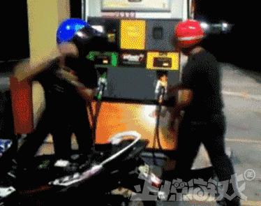 爆笑GIF趣图：美女，这射的是丘比特之箭吧