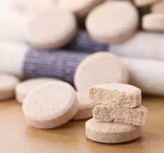 辟谣维d钙片走下神坛,维d和钙片跌下神坛是真的吗