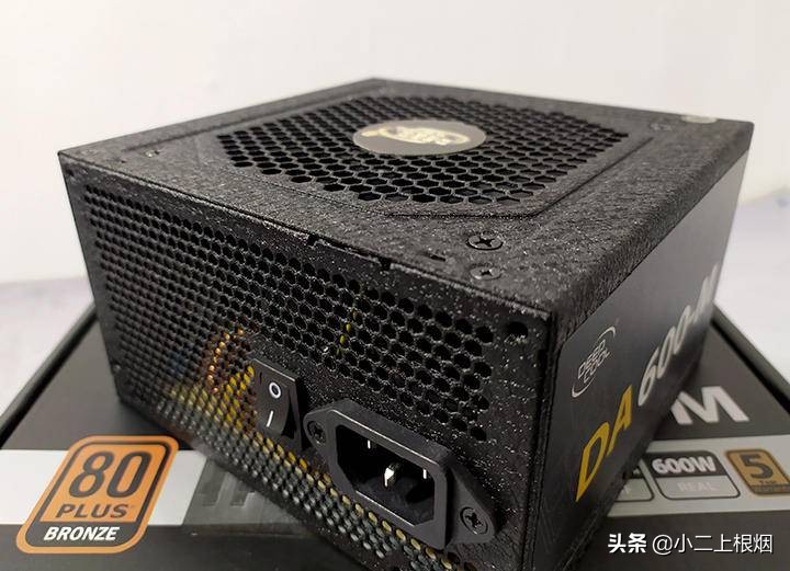 搞机日记:全模组全日系电容,用它作电脑的心脏,妥