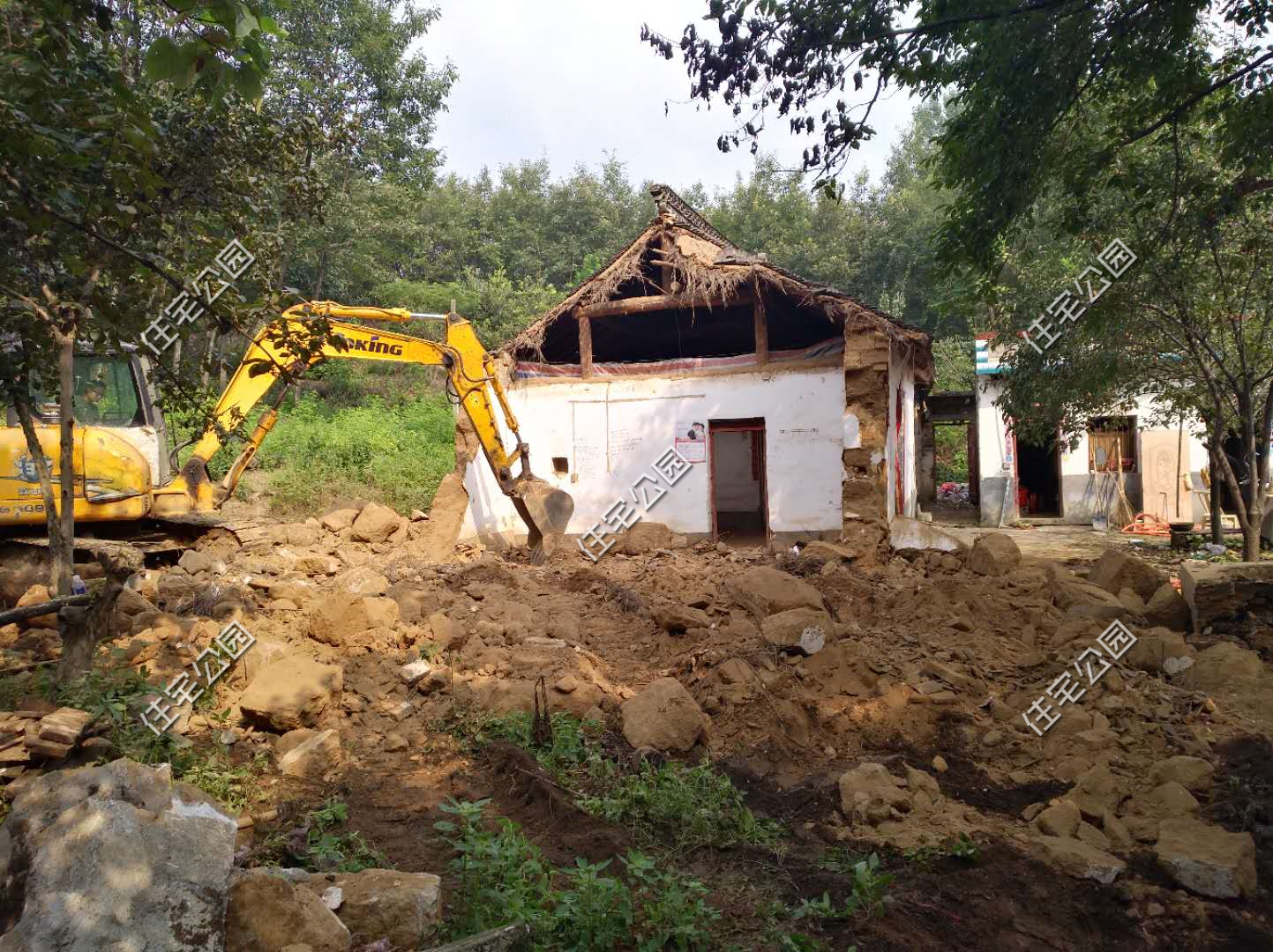 农村小伙打拼20年回乡建房,农村小伙打工10年花30万建的房子