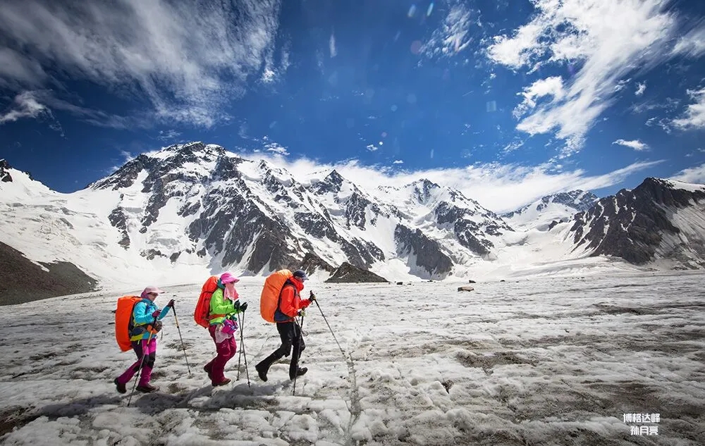 新疆最凶险峡谷路,新疆博格达峰徒步路线
