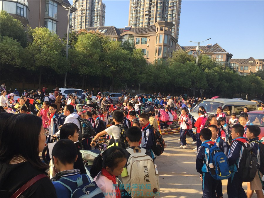 走进校园小学生们的笑容天真烂漫,走进南昌红谷滩新区实验学校