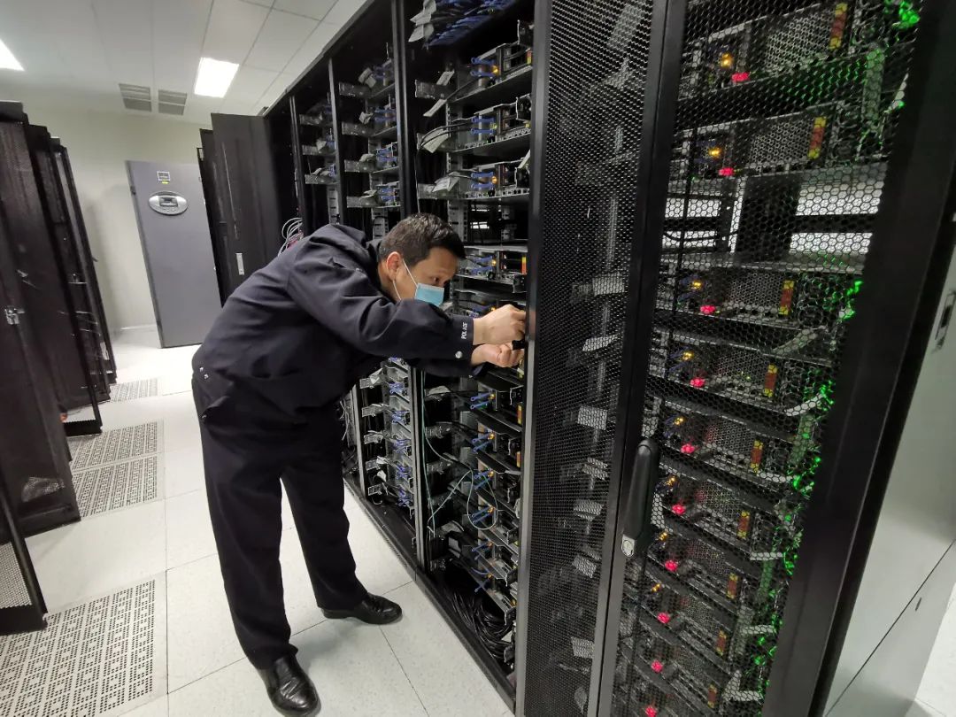 一天到晚不回家都忙什么,警察天天忙不回家吗