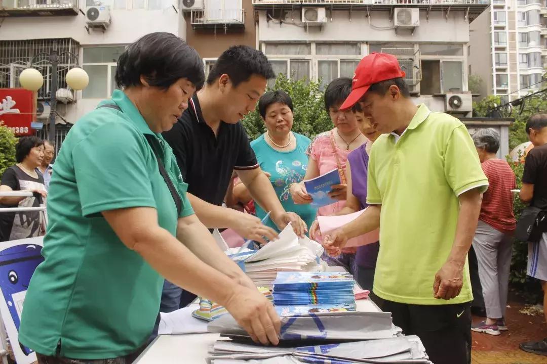 70年，不问冬夏，她们是最美的“城市黄玫瑰”