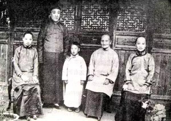 鲁迅：民国第一吃货，兄弟为何反目，还有那些不为人知的往事