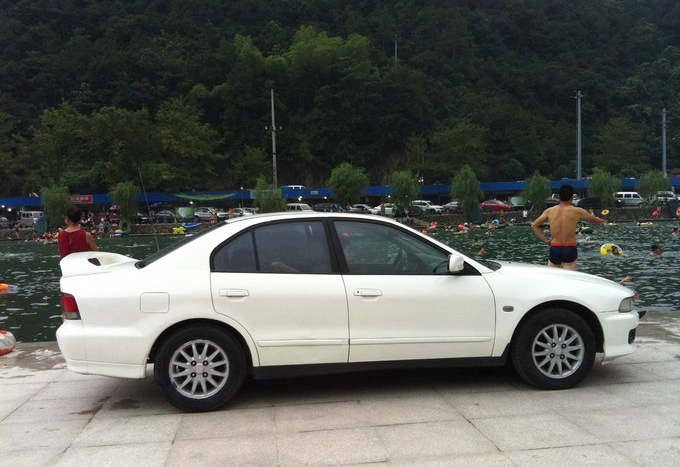 三菱戈蓝老款图片,三菱戈蓝八代鲨鱼头内饰