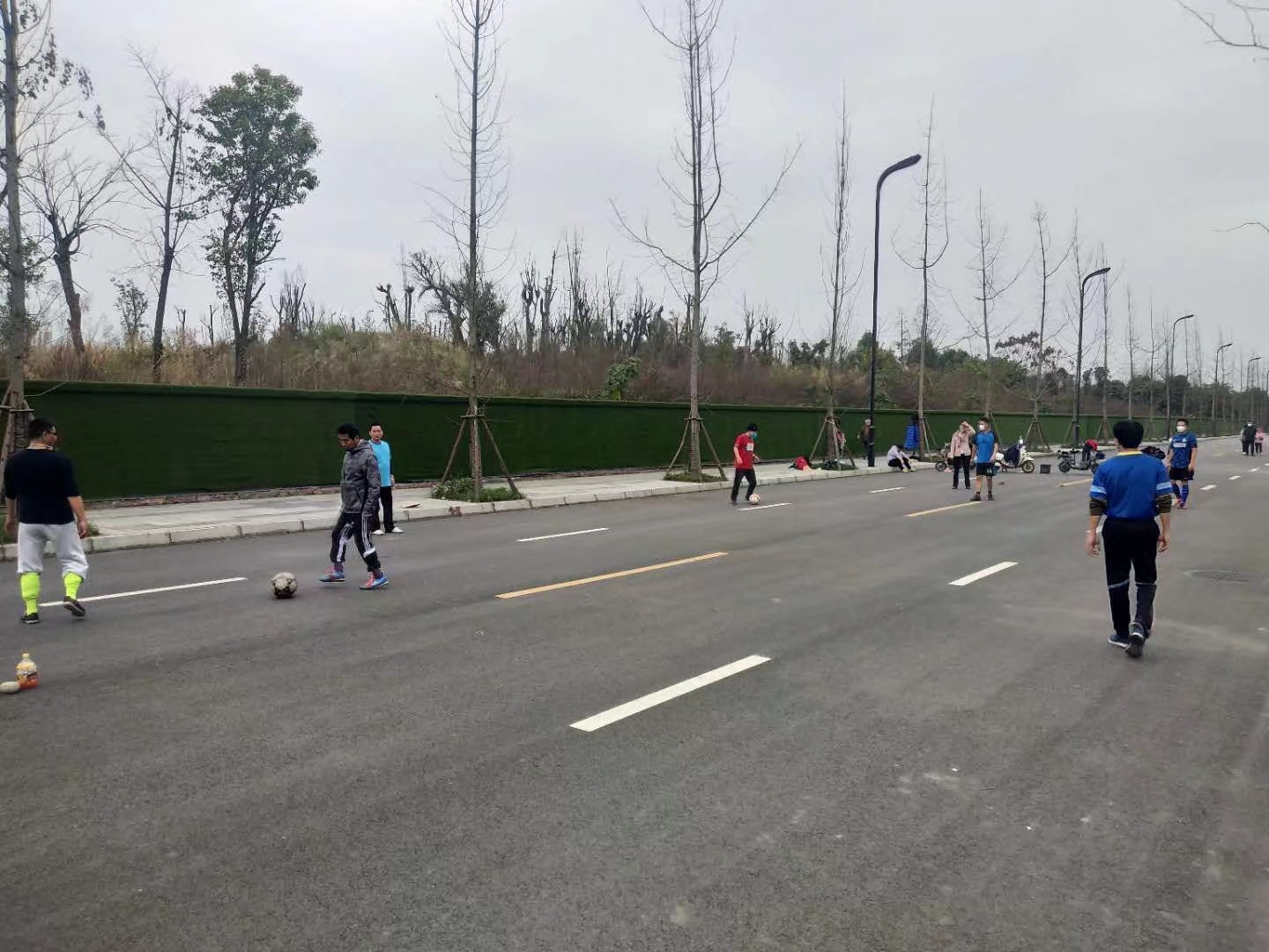 如何踢球可以不交钱,如何不花钱买到一个足球