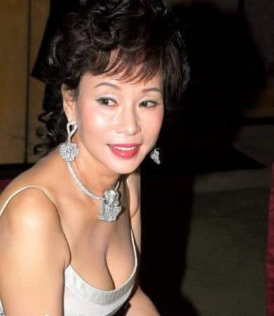 霍英东的三位太太与赌王何鸿燊的四位太太，她们谁更幸福