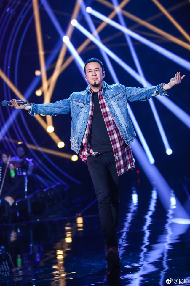 杨坤被拍约会,杨坤酒后视频