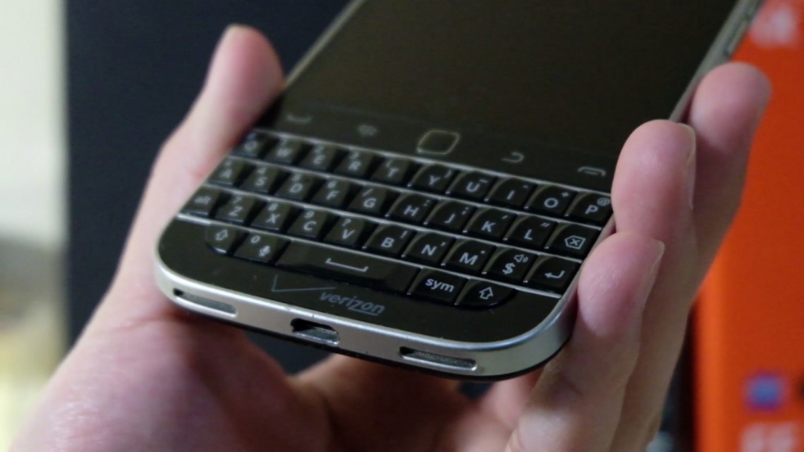黑莓classic开箱,2020黑莓直板全键盘功能