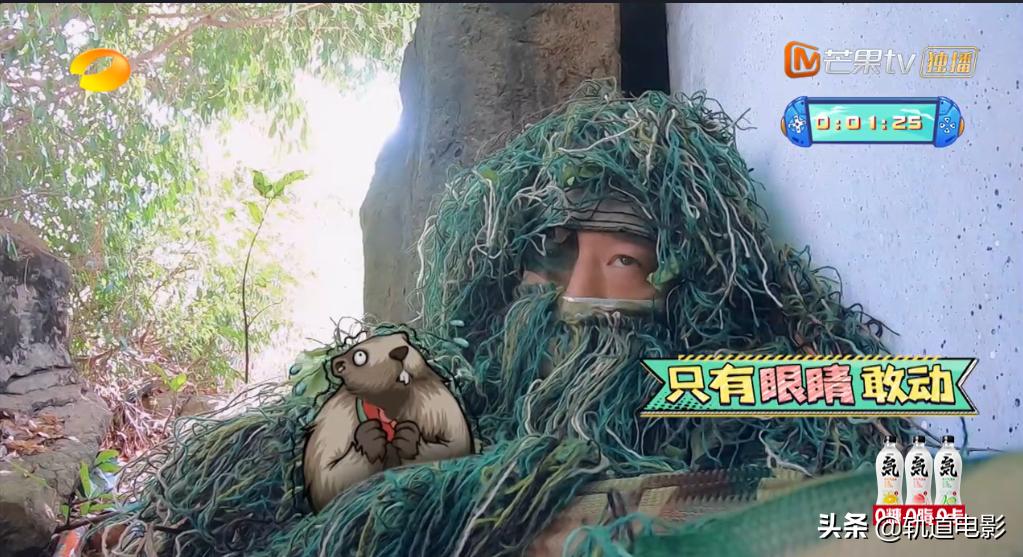 杨洋vr踢球,元气满满的哥哥杨洋踢球