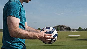 初学者学习颠球的八个建议,初学者如何学习颠球