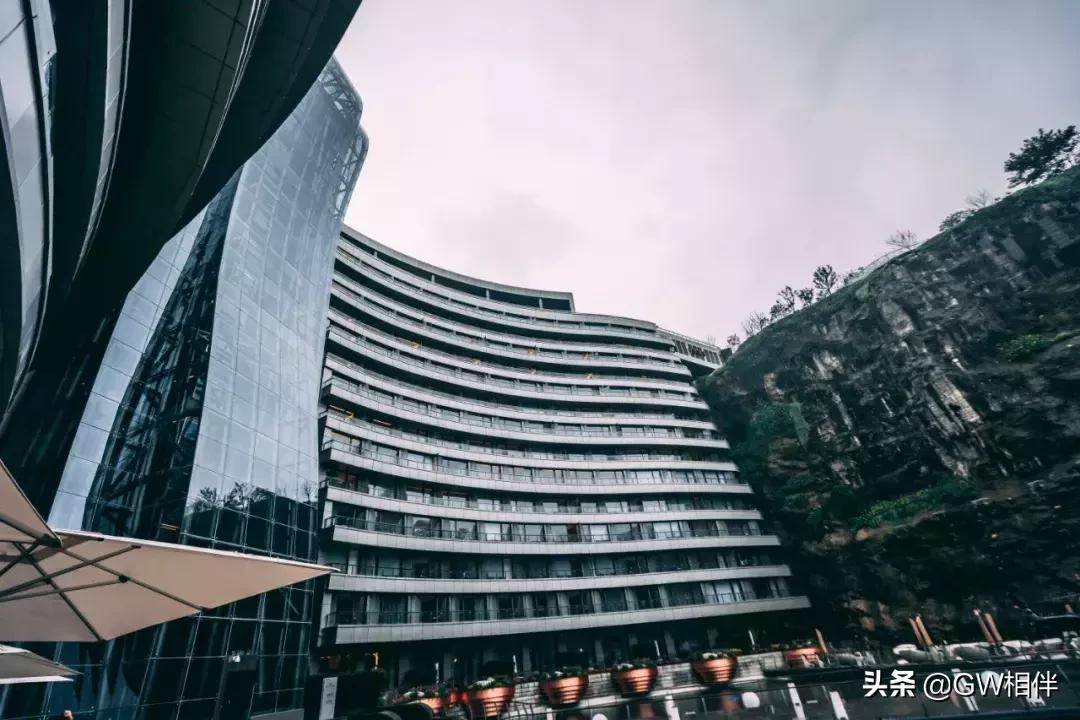 上海世茂深坑酒店建造过程,上海深坑酒店世界建筑奇迹