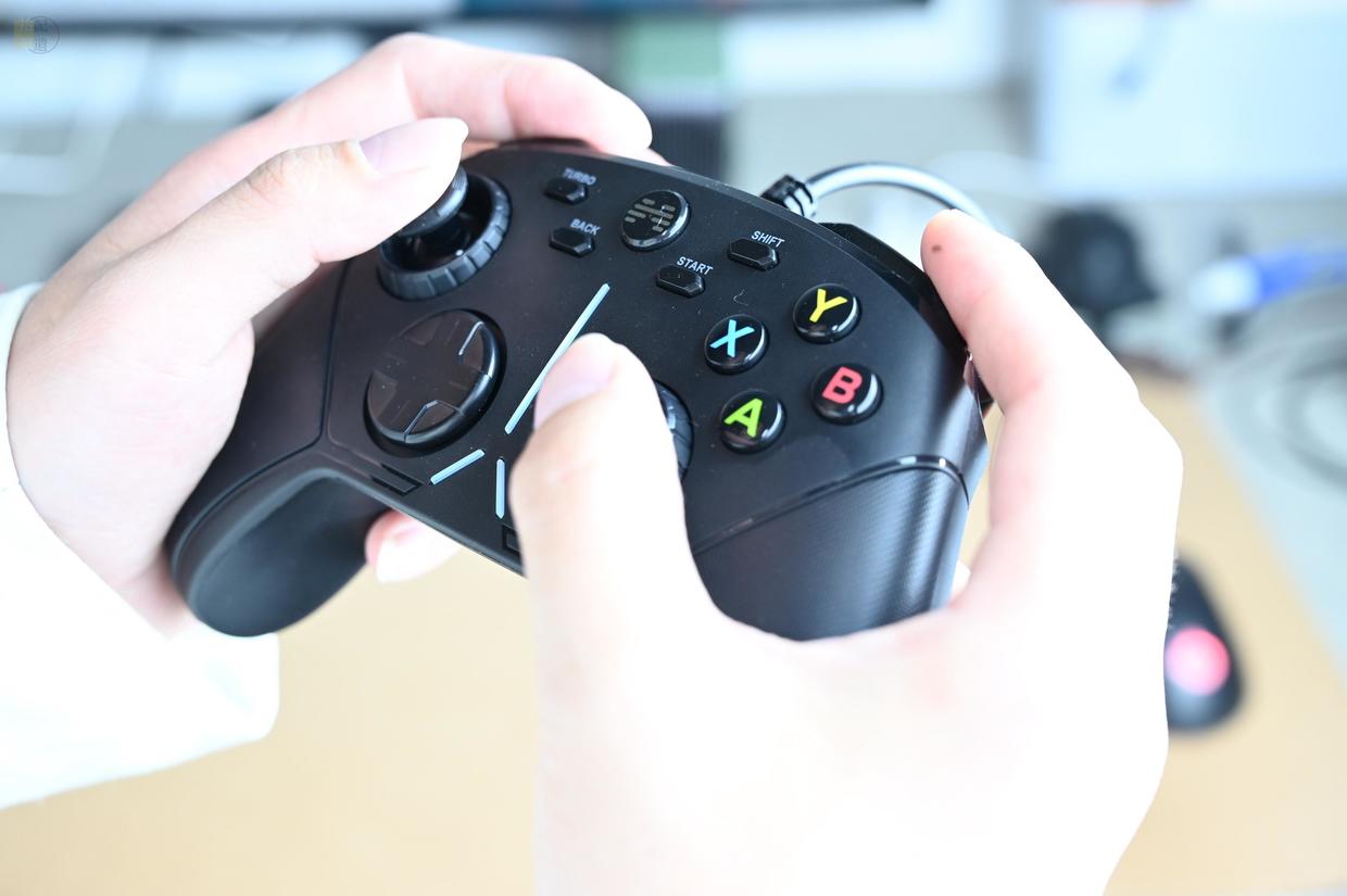 北通阿修罗3有线手柄怎么样,北通阿修罗3用的摇杆