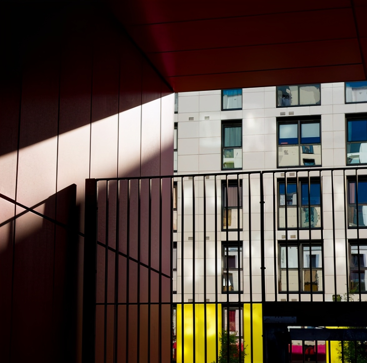 英国爱丁堡龙比亚大学,英国龙比亚大学