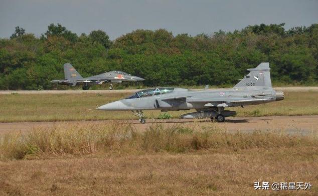 jas-39战斗机要多少地勤人员,jas39战斗机武器载重