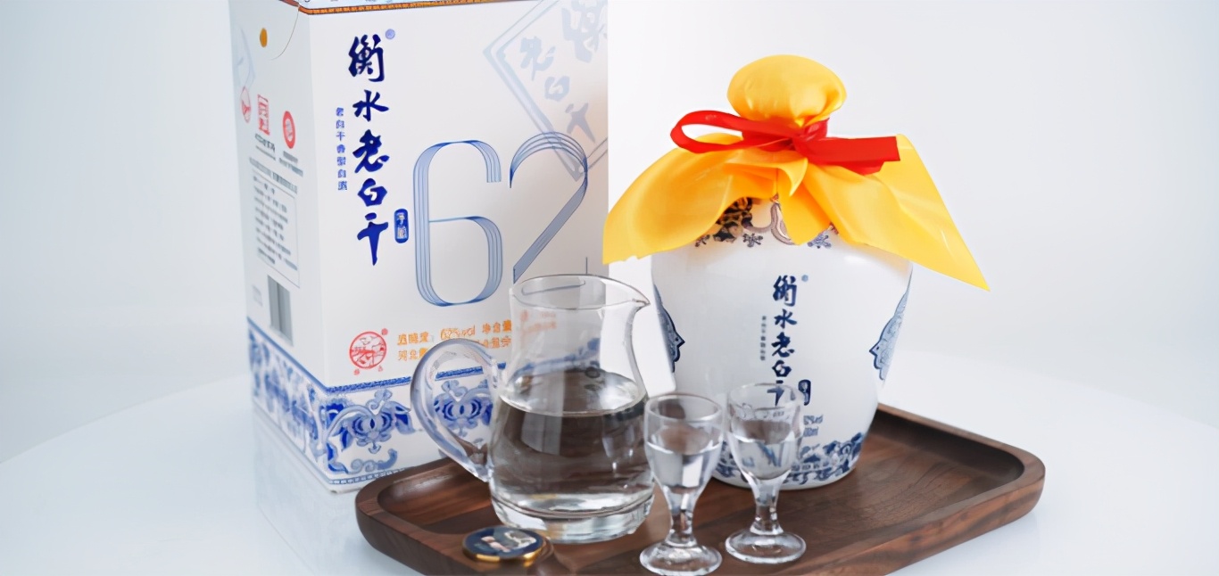 婚礼全场戴红围巾有什么讲究,婚礼喝什么酒比较合适