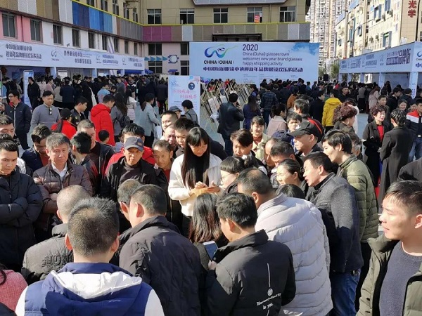 “镜”相绽放聚人气，只争朝夕创品牌