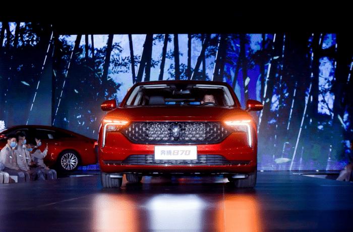 奔腾B70颜值标杆,颜值高动力强国产车