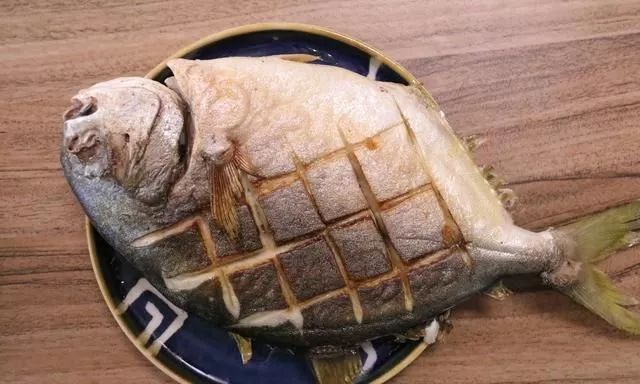 黄花鱼和金鲳鱼哪个更好吃刺少,金鲳鱼刺少肉鲜