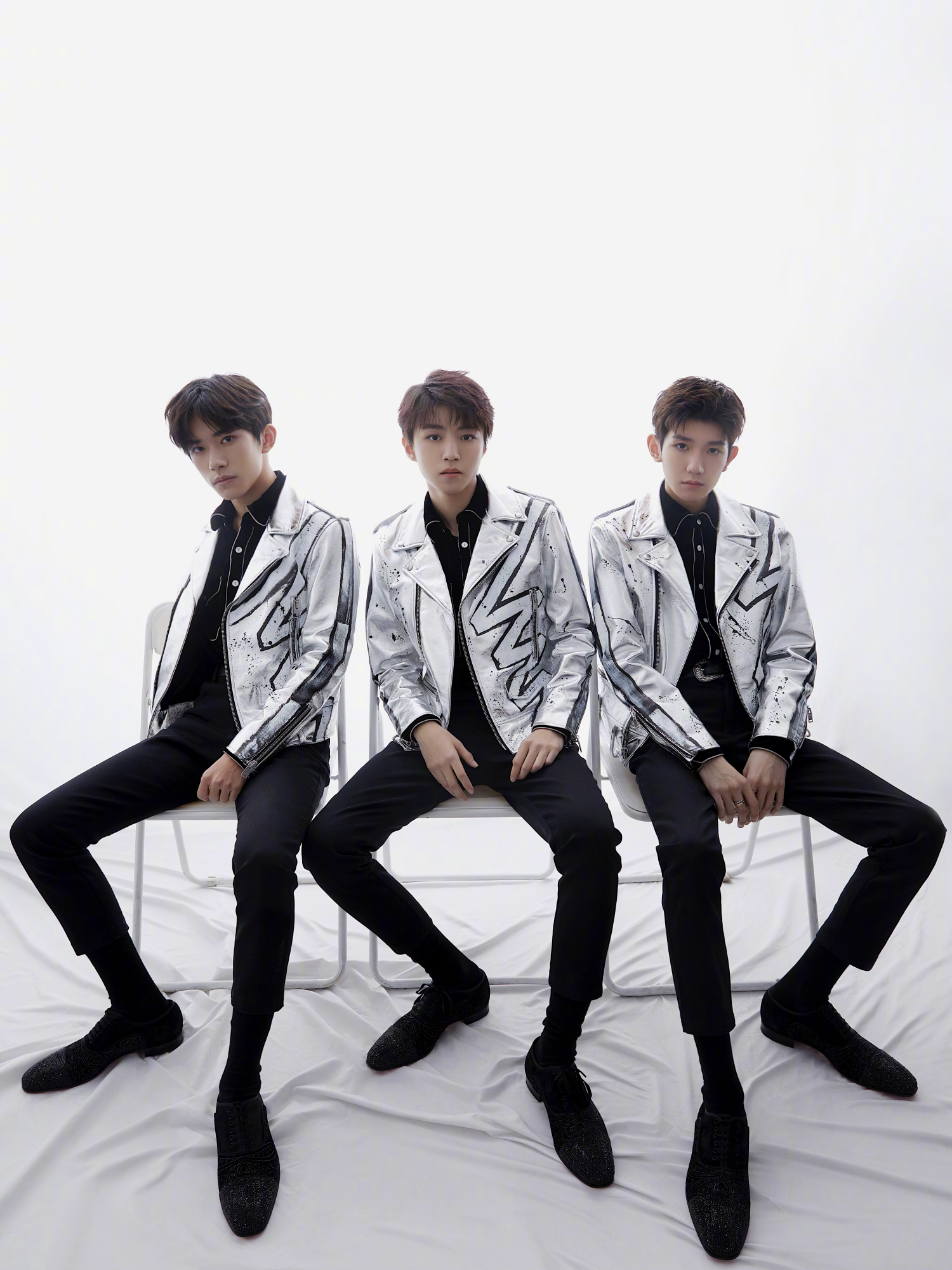 tfboys王俊凯白西装,tfboys十周年王俊凯外套