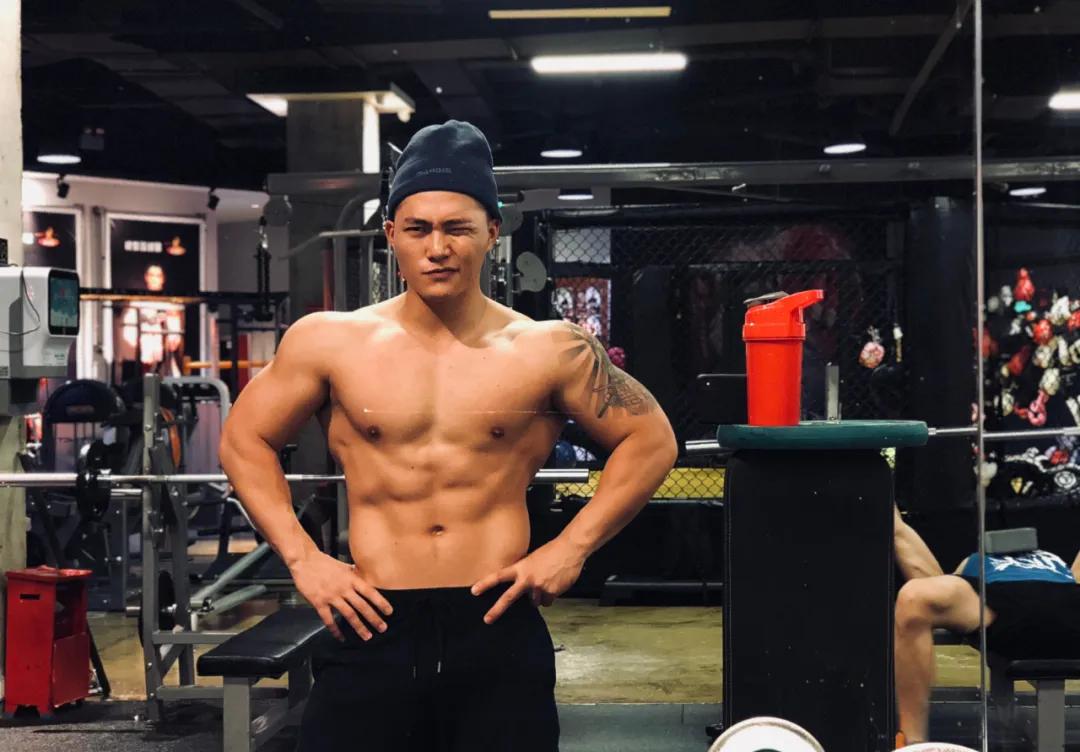 20岁的年纪40岁的身体，“夜店小王子”用健身葆青春