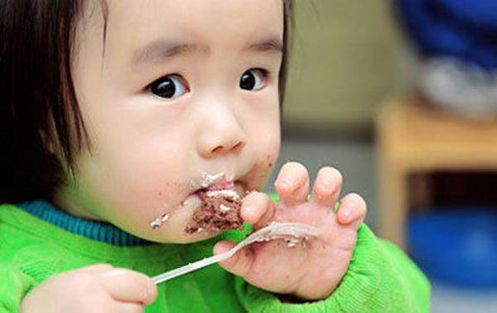 宝宝牙齿腐蚀没了还发黑,宝宝牙齿黄腐蚀