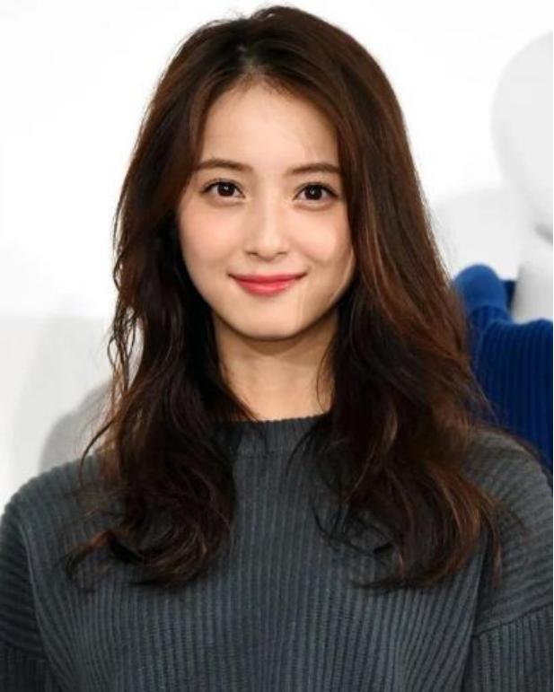 日本女星佐佐木希被曝将离婚，上亿豪宅当赡养费，丈夫曾多次出轨