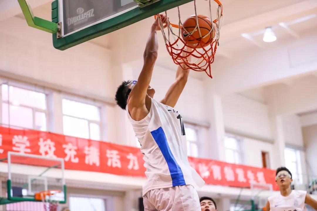 十六强激烈幸存不易新八强更强明日开战丨2018-19耐克高中联赛