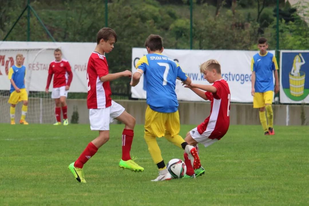 校园足球迈进2.0时代去向何方,校园足球重在基础而非竞技