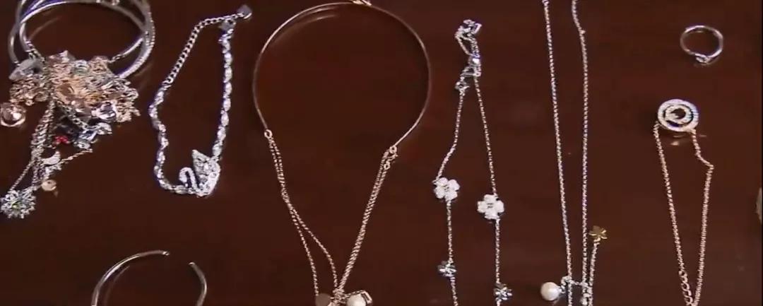 微信、闲鱼上“闪闪动人”的名牌首饰，其实是……