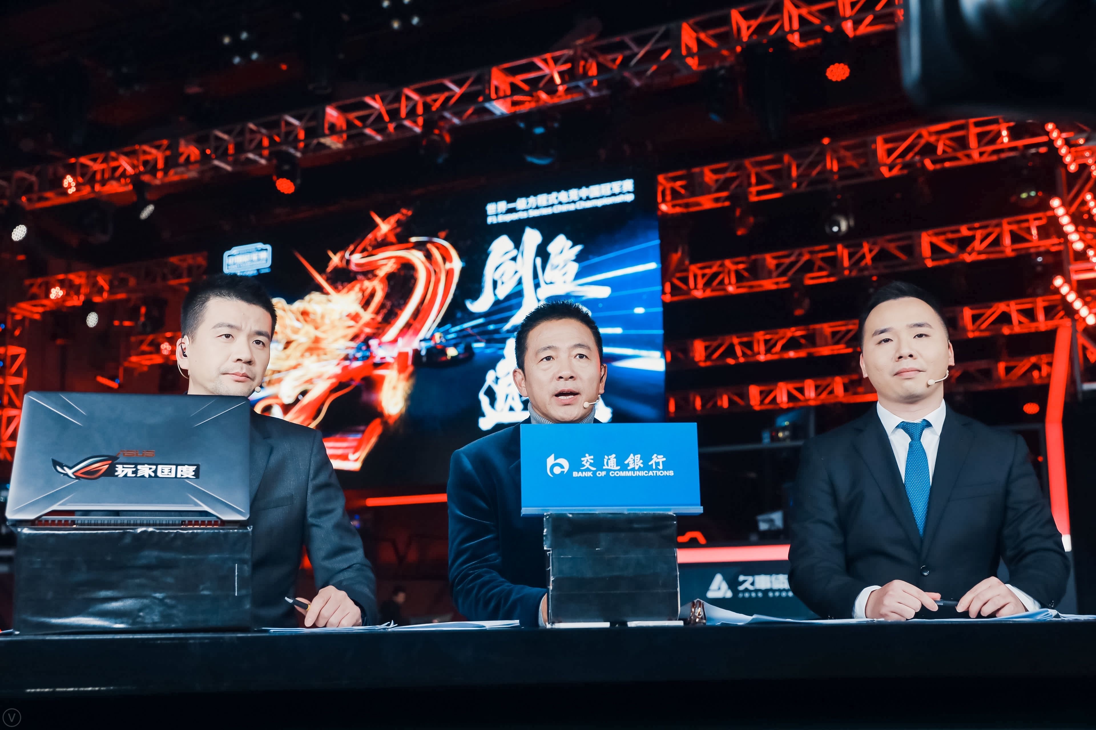 告诉孩子不要放弃自己的机会,每个小男孩都有赛车梦