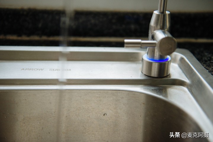 华为卡赫智能净水器安装视频,华为厨下净水器测评