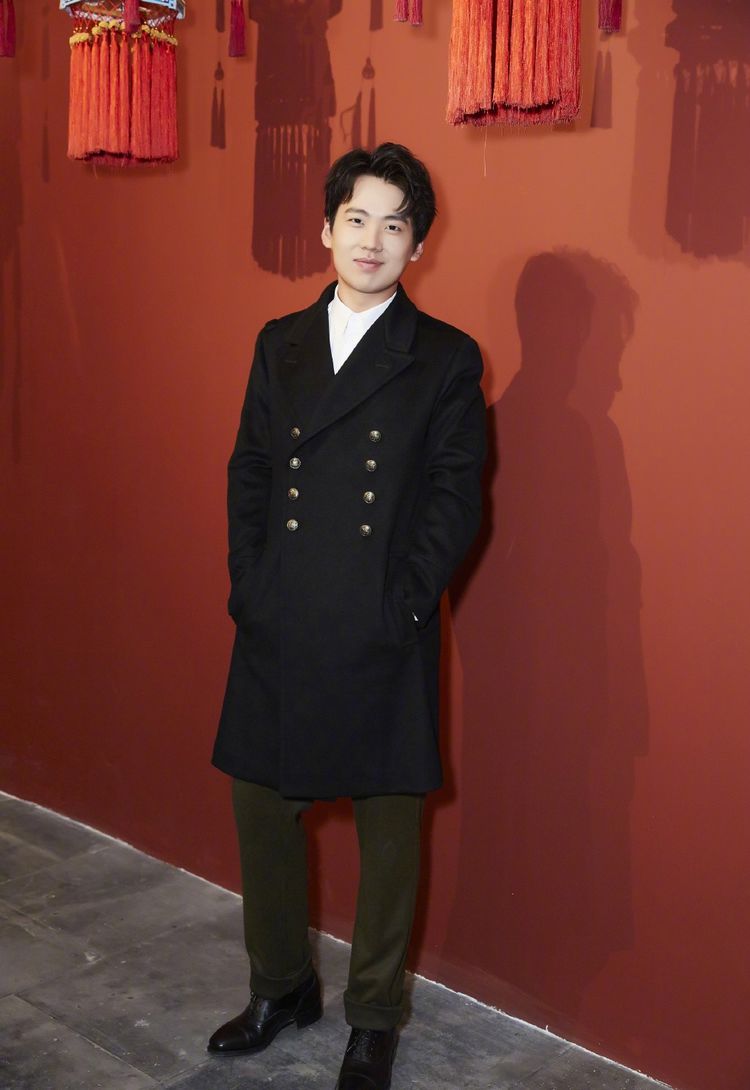 郭麒麟穿西装最帅的样子,郭麒麟穿西装真的帅