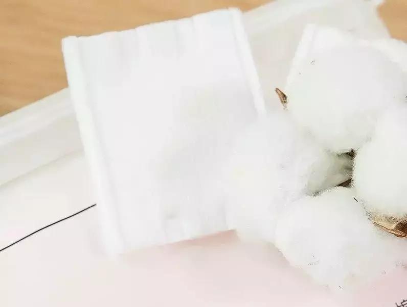 美宝莲和玛丽黛佳定妆粉哪个更好,美宝莲和玛丽黛佳口红哪个好