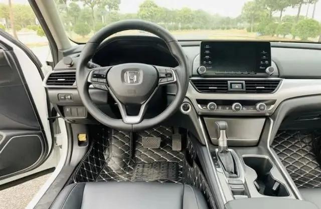 本田雅阁1.5T精英版是销量最好的版本，但为何车主买后都后悔了？