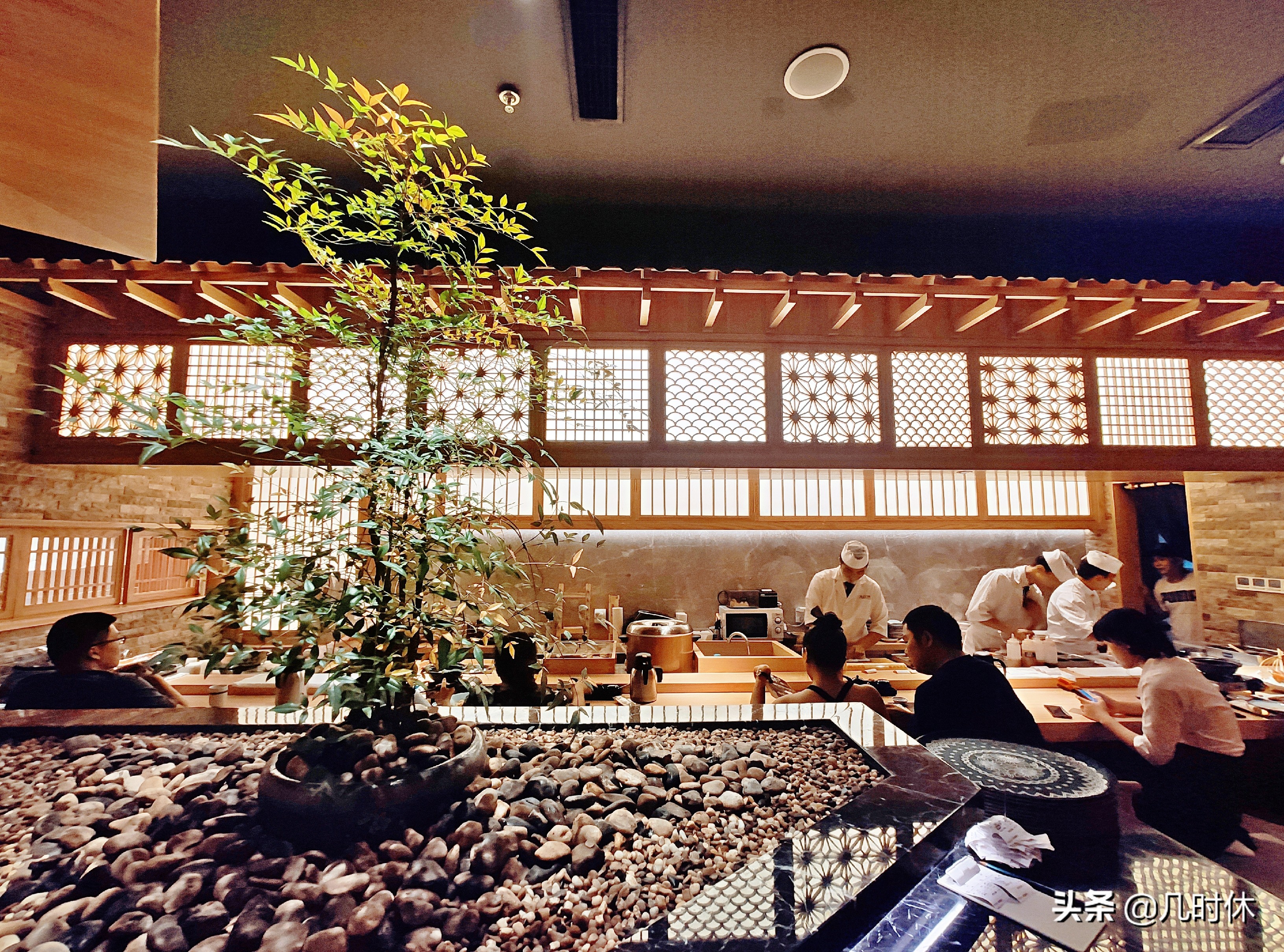 在宁波和杭州两地，“大江户”所到之时就是隔壁日料餐厅的悲剧日