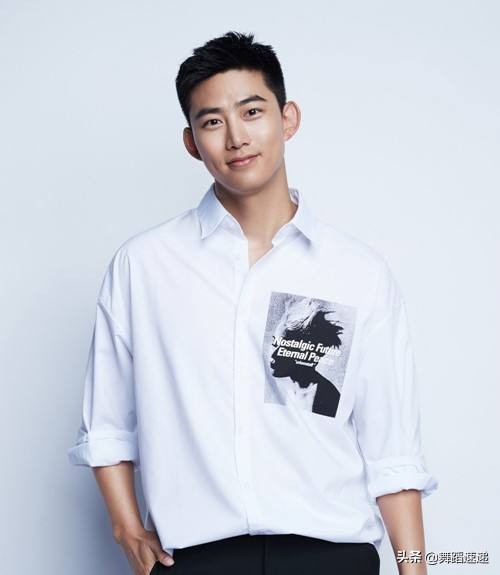 只有当你也变得好才是偶像的力量,第一步努力和偶像靠近