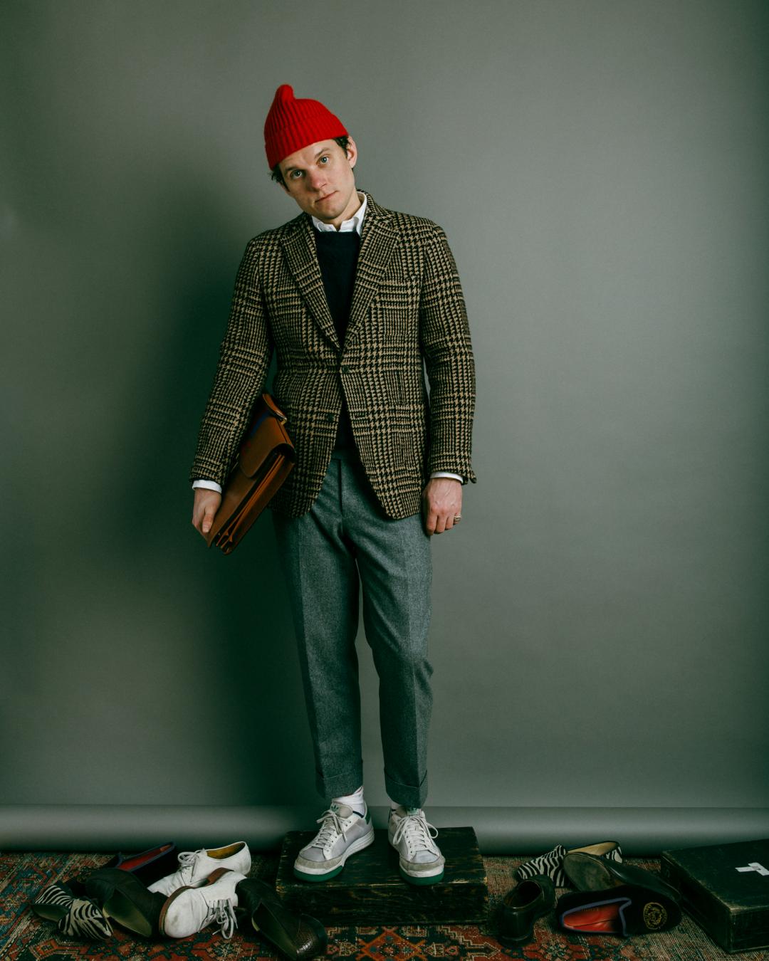 男士西装打底衫搭配运动鞋,西装牛仔裤可以搭配男运动鞋