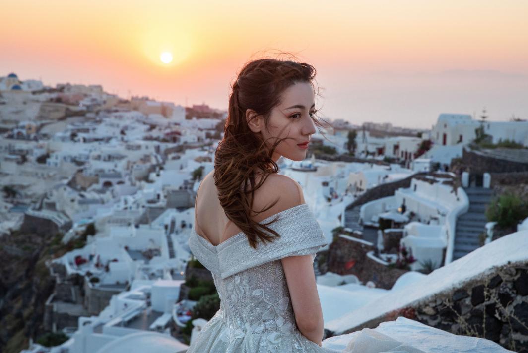 迪丽热巴曝绝美婚纱,迪丽热巴各色系婚纱照集锦