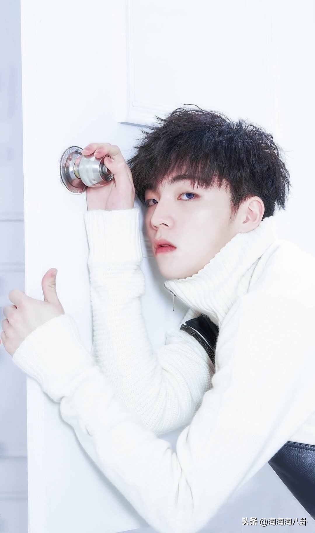 烫锡纸烫的男明星,男明星的锡纸烫