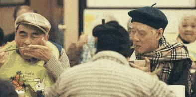 鱼头里面的白色的石头,鱼头有两块小石头